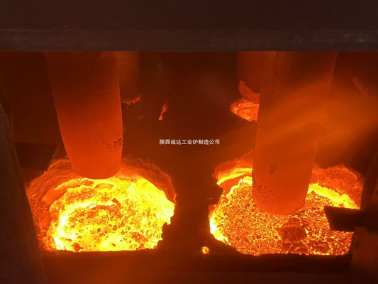 Fourneau de fusion de plasma à quatre électrodes en courant continu